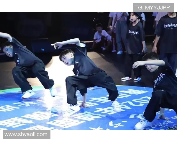 南京街舞队中路突破革新探索街舞新风潮与文化融合之路 南京街舞队中路突破革新探索街舞新风潮与文化融合之路