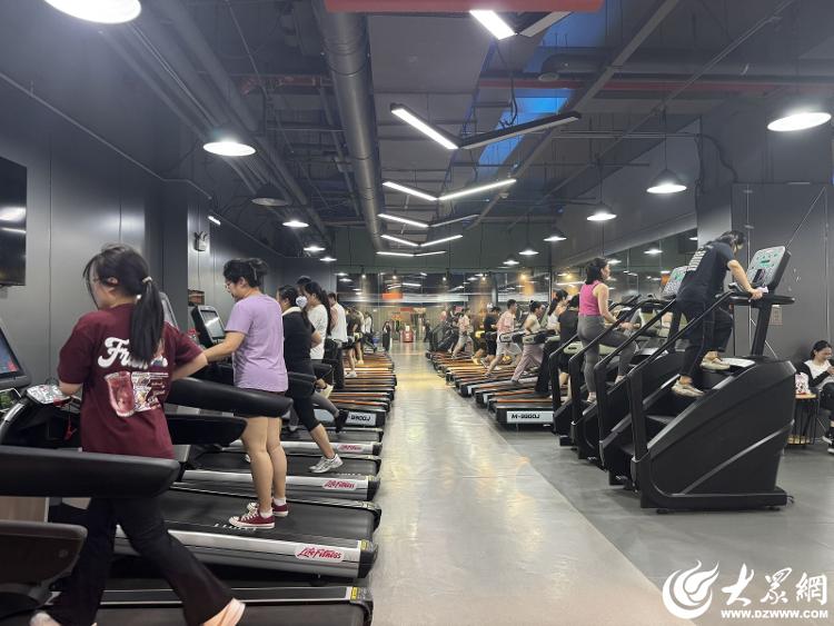赛事组织众点存眷 “活动热”催生消耗热！东营体育市场生机实足(图2)